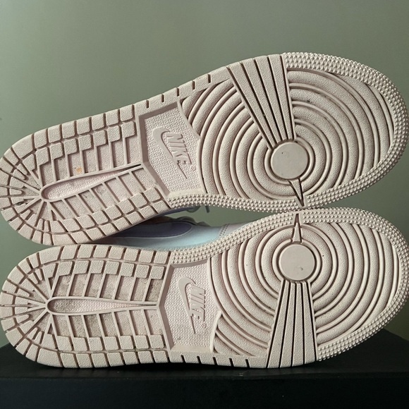 Nike Air Jordan 1 Mid, size 6Y, like new- barely worn - Picture 4 of 4